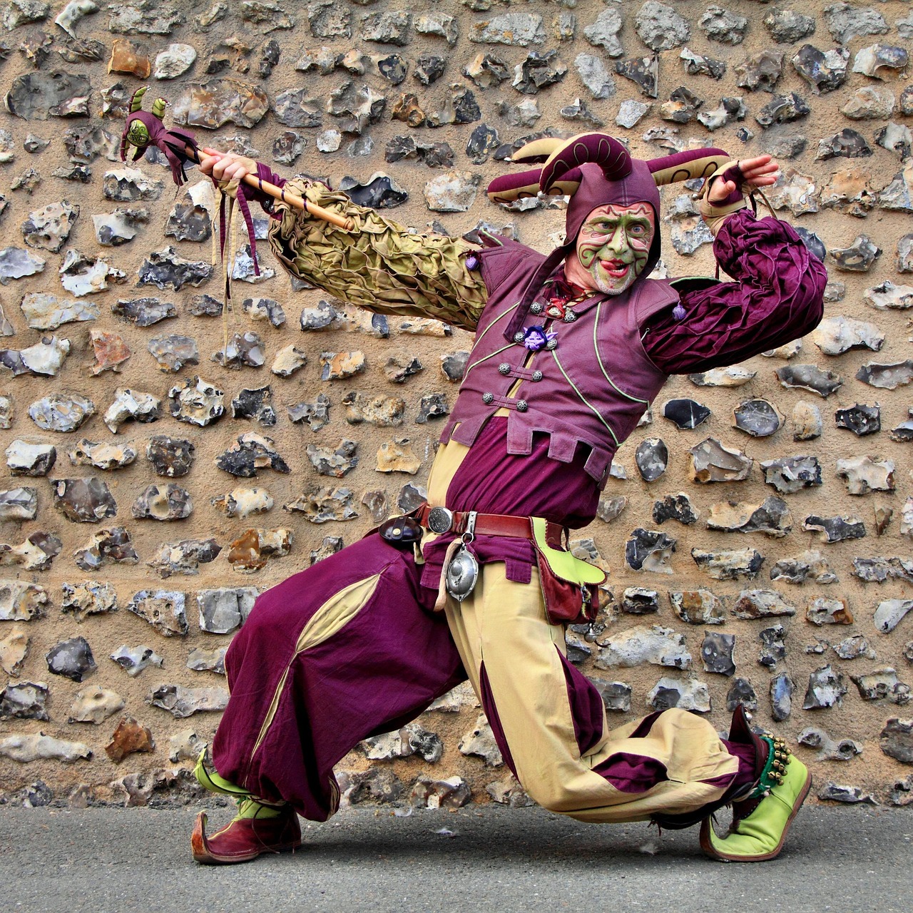 suit, middle age, minstrel, troubadour, violet