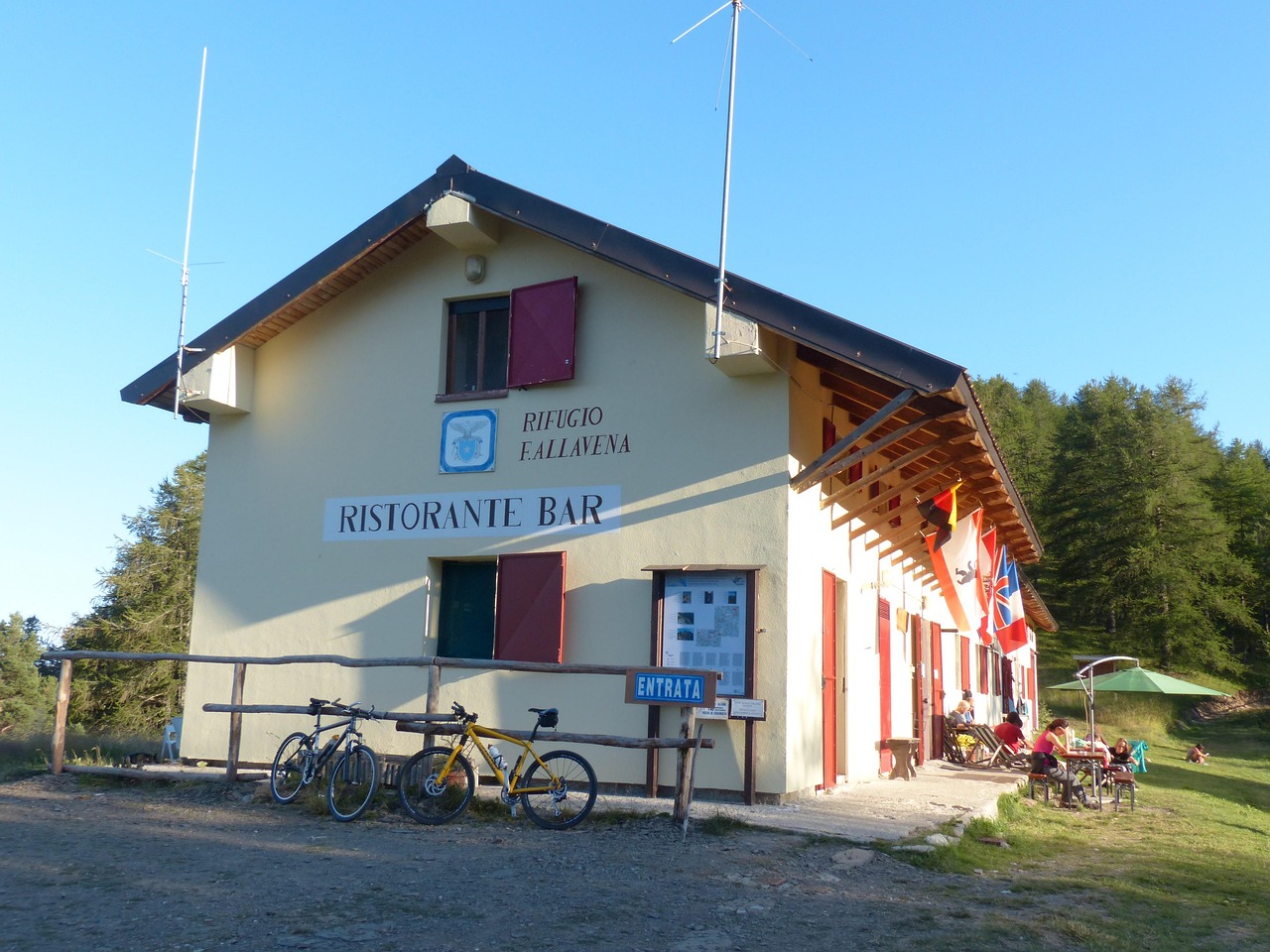 rifugio, fallavena, hut, mountain hut, cai, alpine club, house, stay, hike, hiking hut, cai hut, accommodation, gta, grande traversata delle alpi