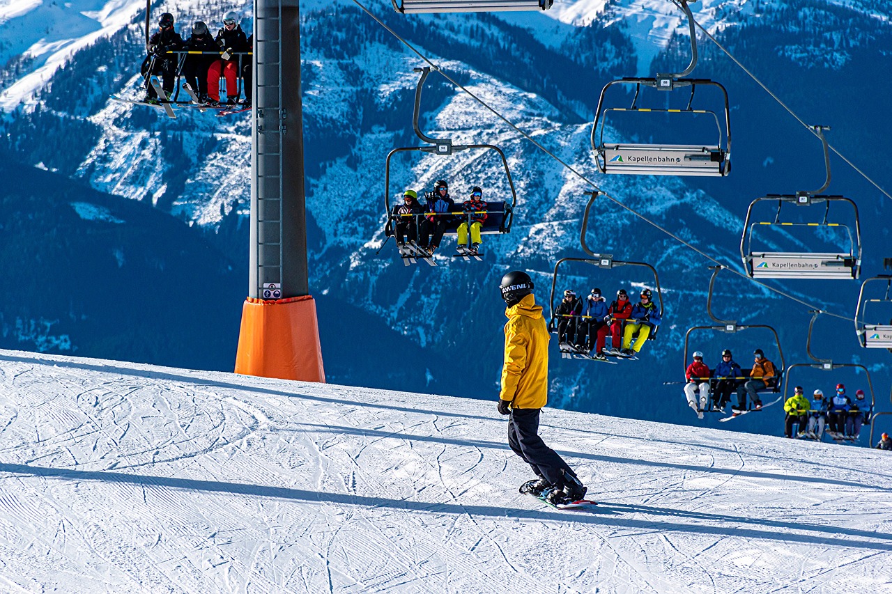 snowboarding, ski resort, slopes, gondola lift, gondolas, lifts, winter sports, snow sports, winter clothes, winter clothing, people, tourists, snowboards, cold, lifestyle, austria, skiers, alpine, snow, travel, outdoors, winter theme, hello winter, wallpaper, ski