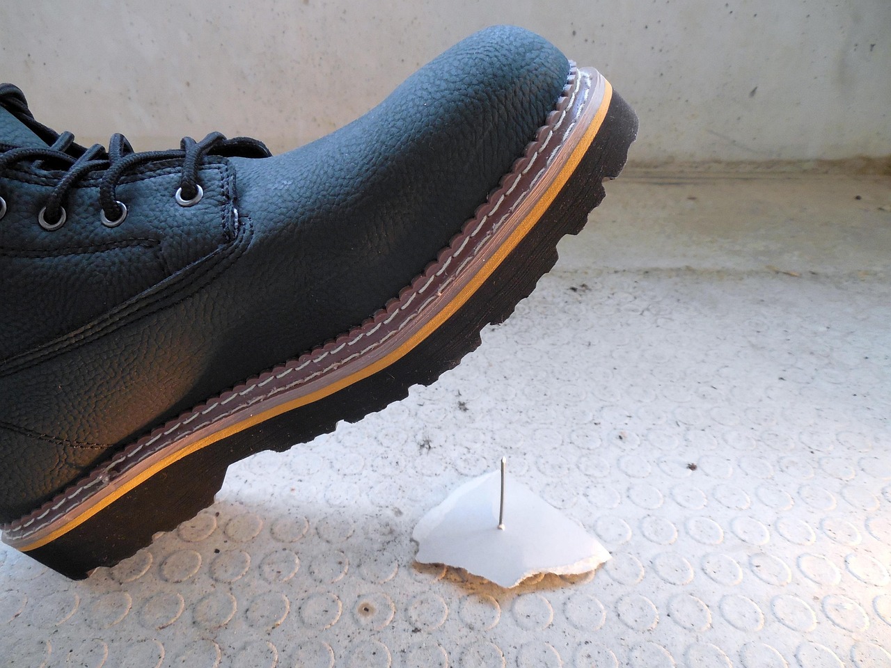 accident, injury, danger, nail, shoe, foot, foot injury, accident at work, wounding, painful, caution, work shoe, workwear, osh