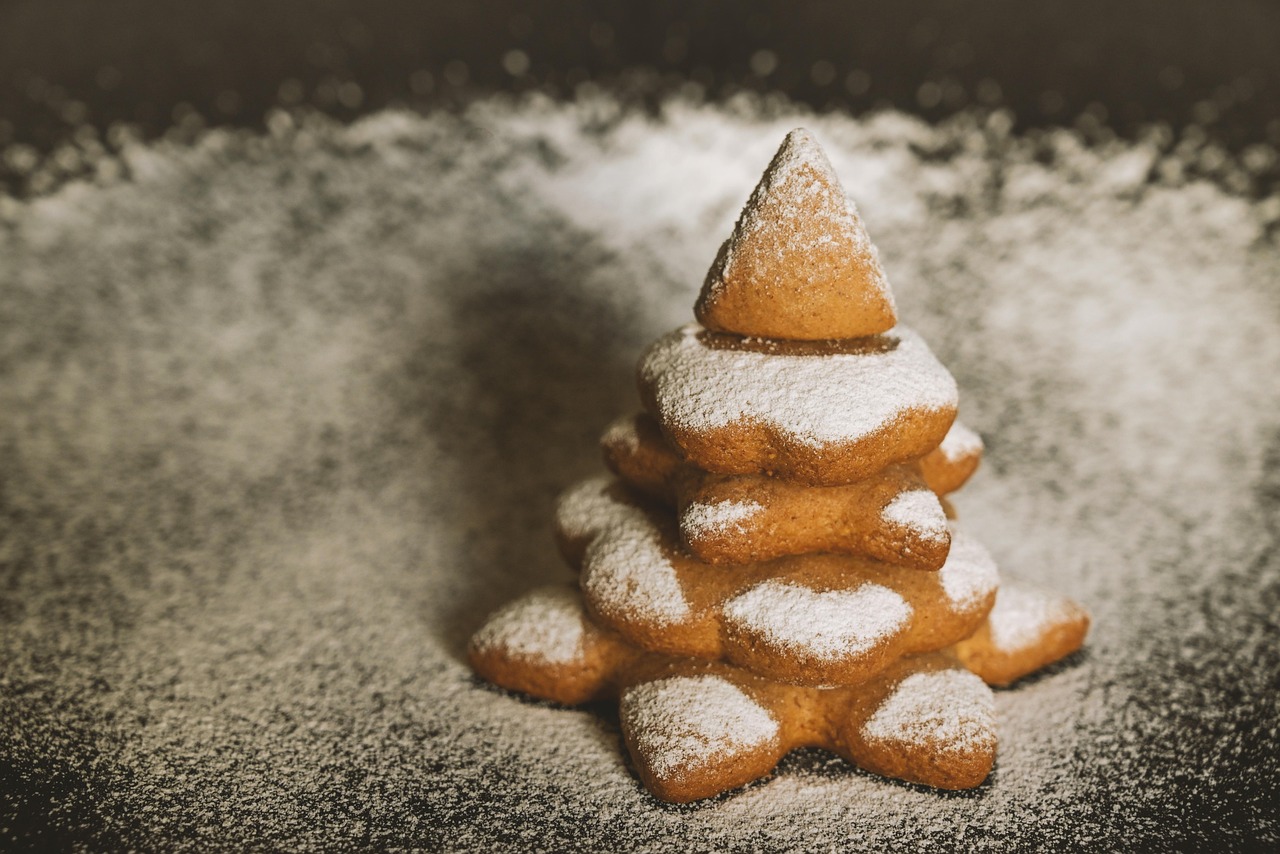 christmas, advent, preparation, baking, gingerbread, powdered sugar, sweetness, kitchen, pine wood