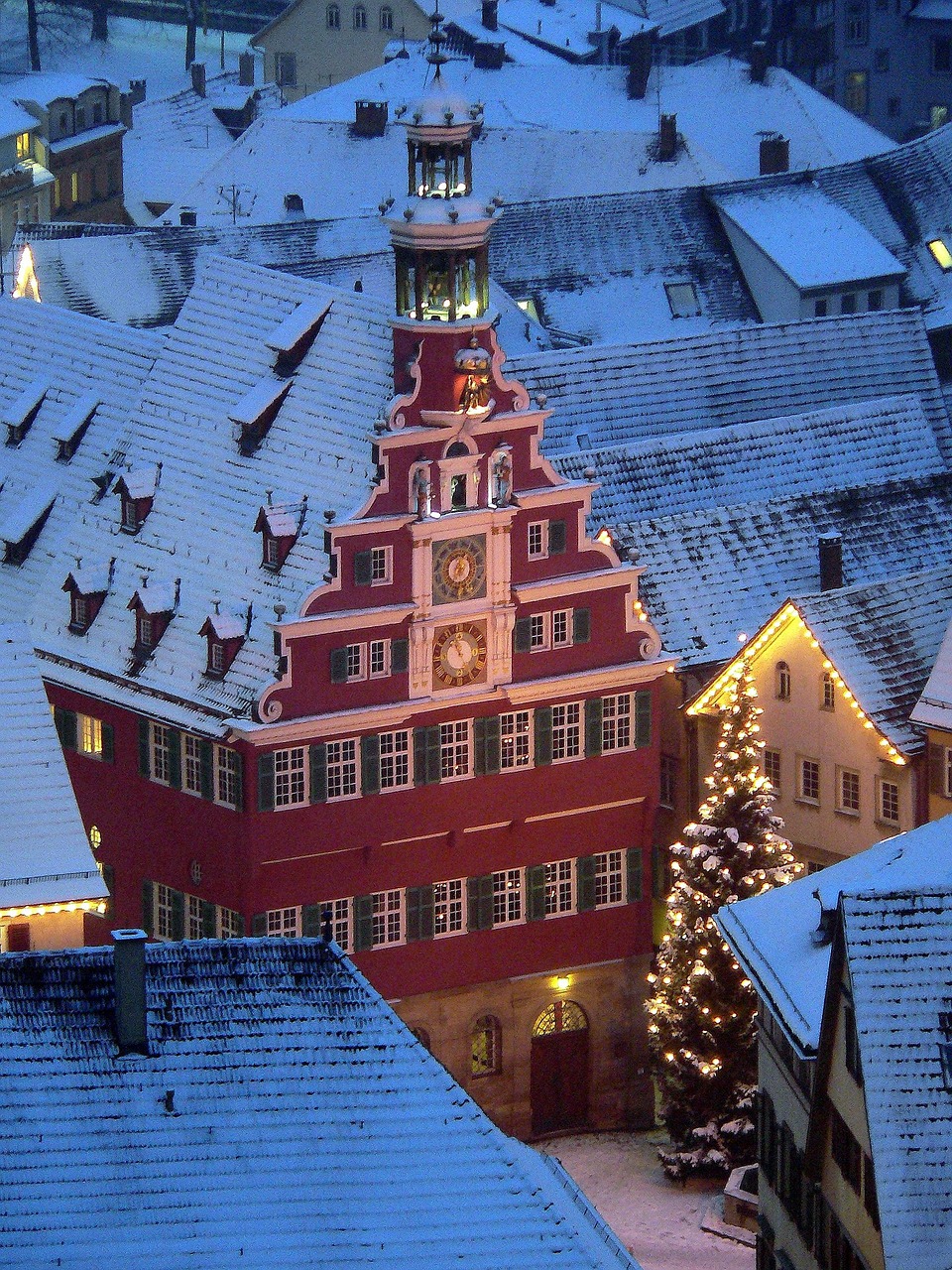 christmas, christmas tree, winter, snow, christmas motif, christmas card, christmas greeting, postcard, greeting card, evening, illuminated, town hall, christmasbackground, happychristmas, iphone wallpaper