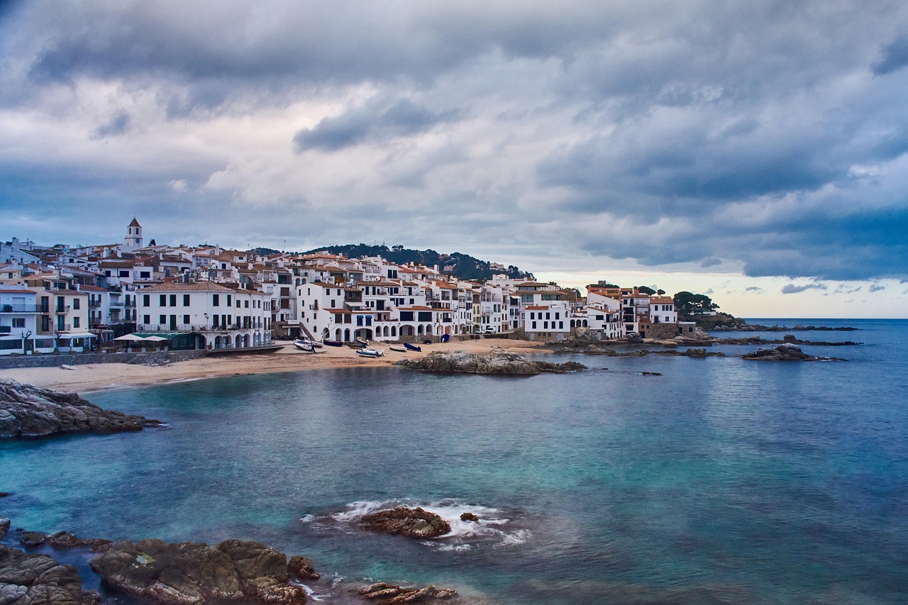 sea, seafaring town, calella de palafrugell, baix starts, costa brava, mediterranean, tourism, holiday, clouds, landscape