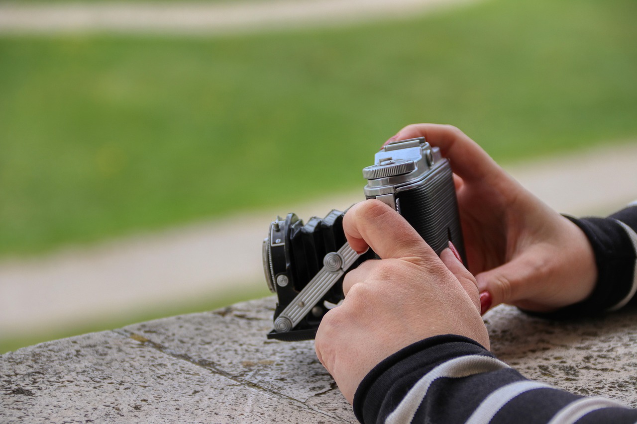 photography, hand, taking photos, picture, hands, girl, woman, person, photo, photographer, recording, camera, analog, polaroid