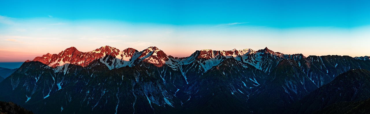 mountainous landscape, panorama, asahi red dyeing peaks, 穂高岳, yarigatake, the chubu sangaku national park, nagano prefecture, japan